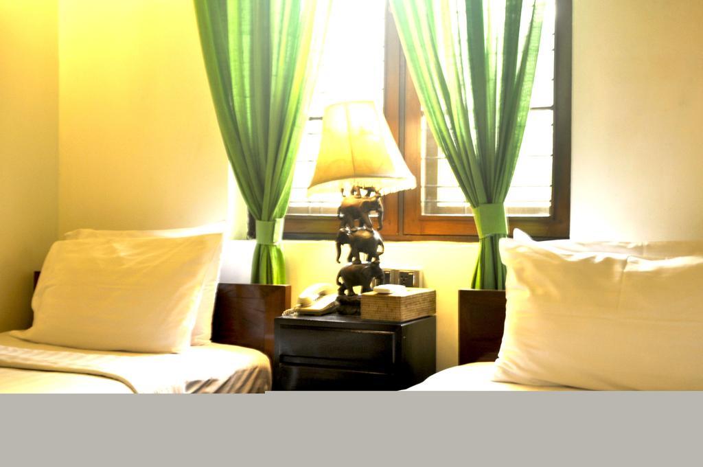 Classique Inn Yangon Exterior photo