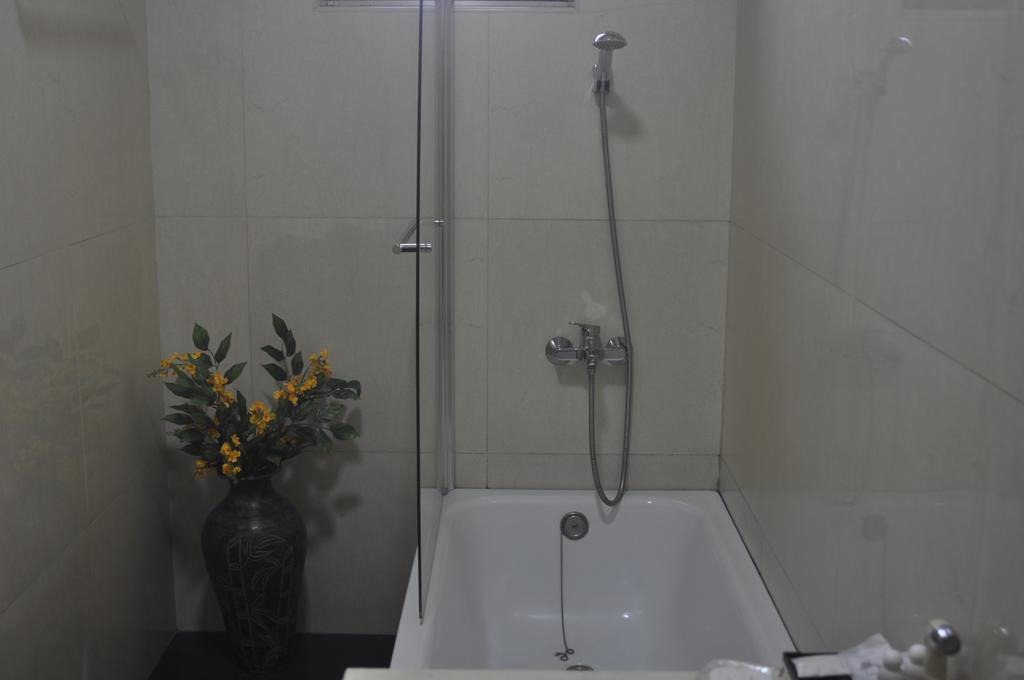 Classique Inn Yangon Exterior photo